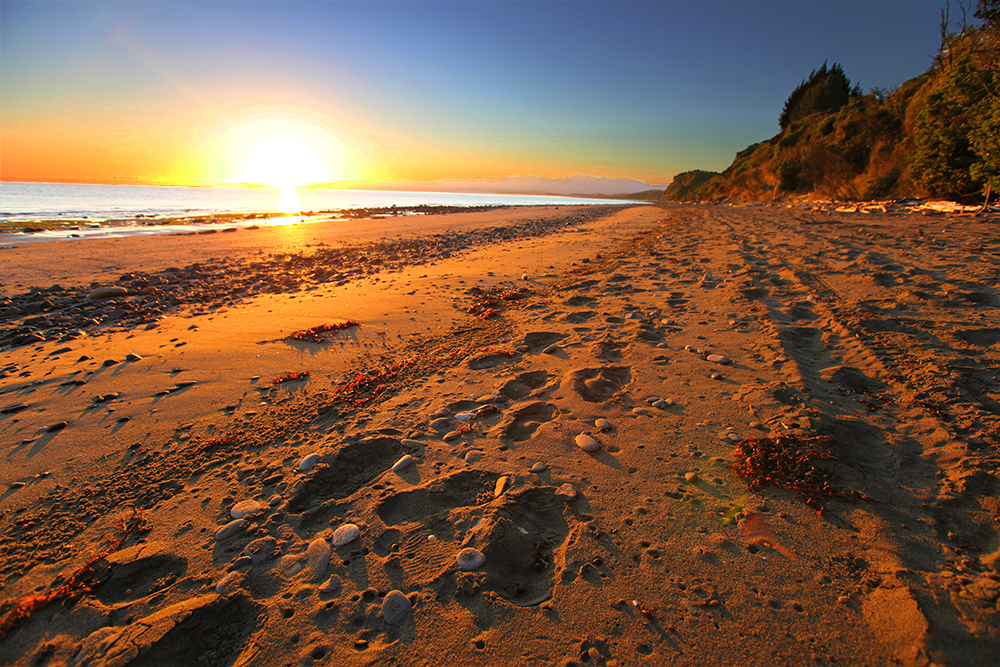 newzealand-golden-bay-shambhala-beach-sunrise